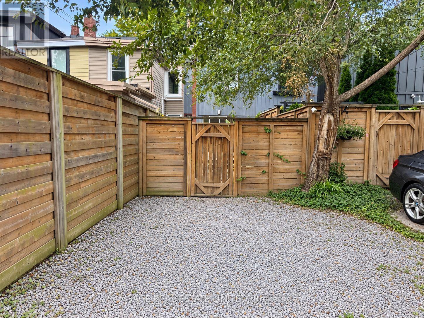 231 Boulton Avenue, Toronto, Ontario M4M 2J8 - Photo 19 - E13784236