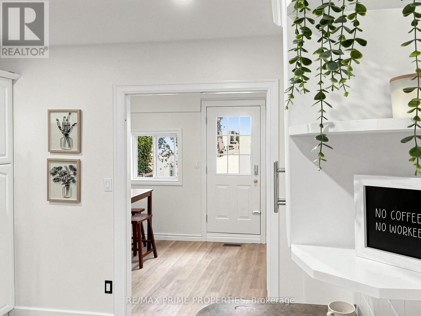 18 Dentonia Park Avenue S, Toronto, Ontario  M4C 1W7 - Photo 13 - E13784296