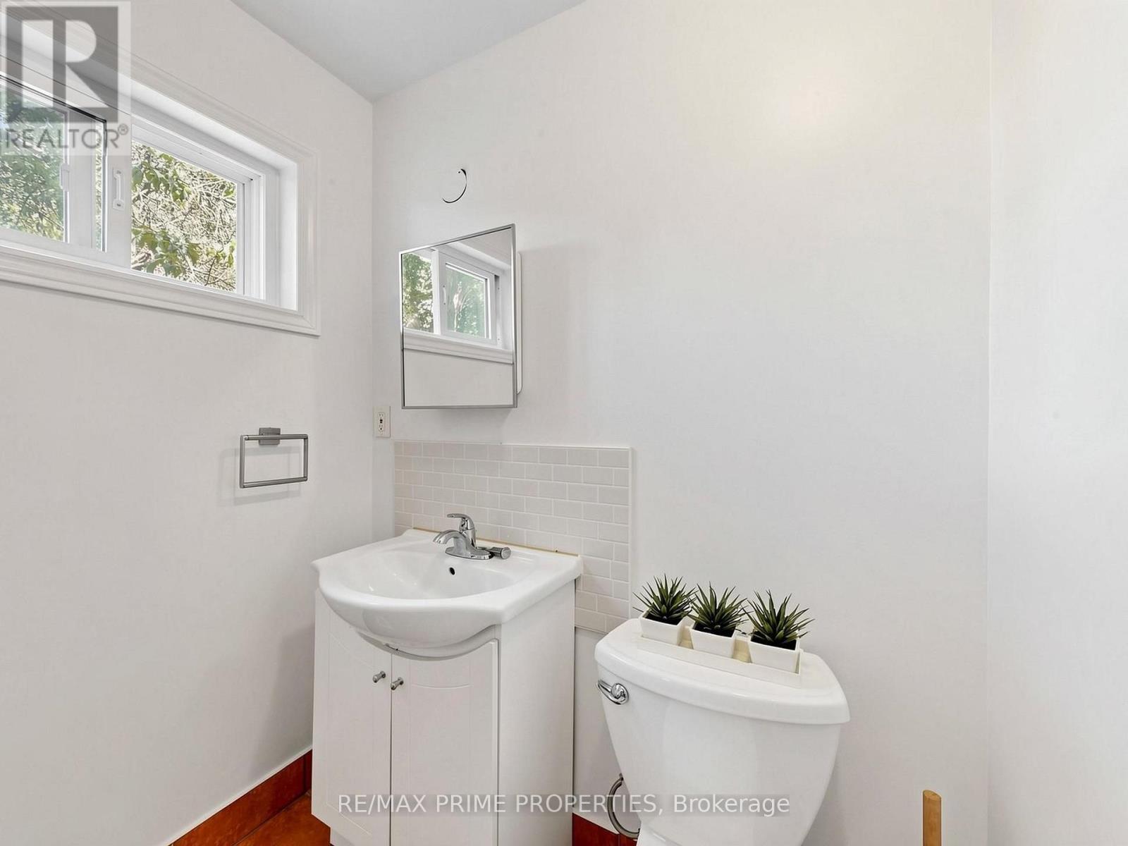 18 Dentonia Park Avenue S, Toronto, Ontario  M4C 1W7 - Photo 18 - E13784296