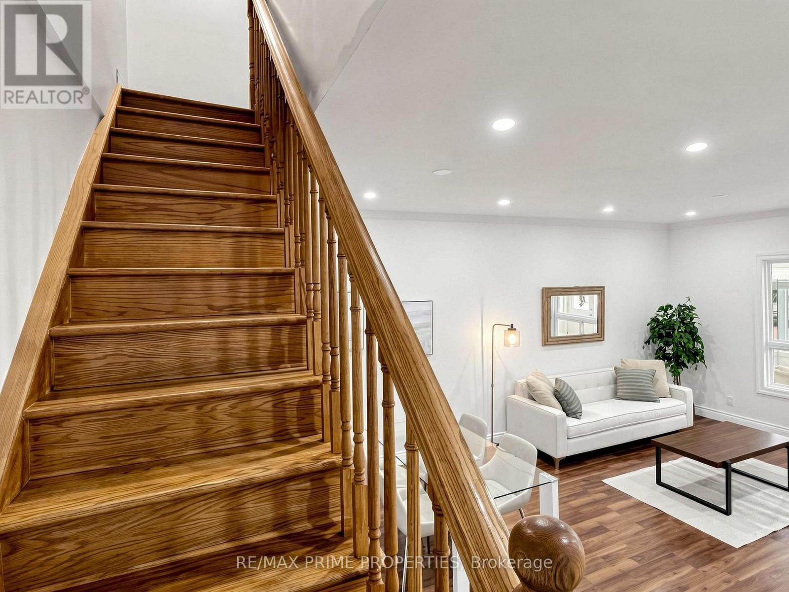 18 Dentonia Park Avenue S, Toronto, Ontario  M4C 1W7 - Photo 23 - E13784296