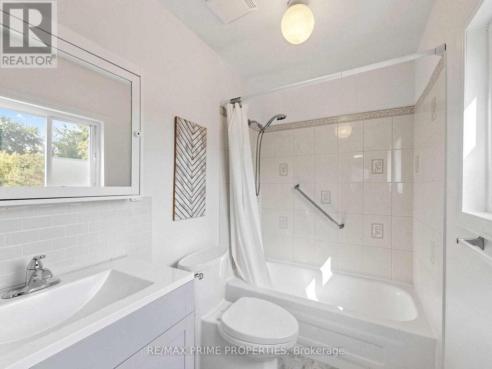 18 Dentonia Park Avenue S, Toronto, Ontario  M4C 1W7 - Photo 36 - E13784296