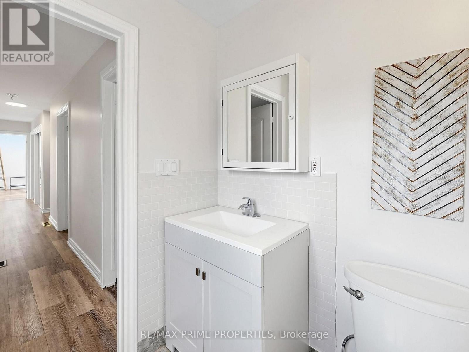 18 Dentonia Park Avenue S, Toronto, Ontario  M4C 1W7 - Photo 37 - E13784296