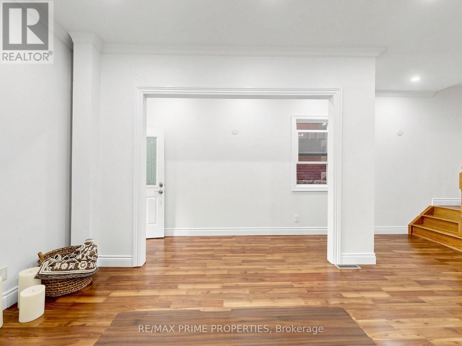 18 Dentonia Park Avenue S, Toronto, Ontario  M4C 1W7 - Photo 5 - E13784296