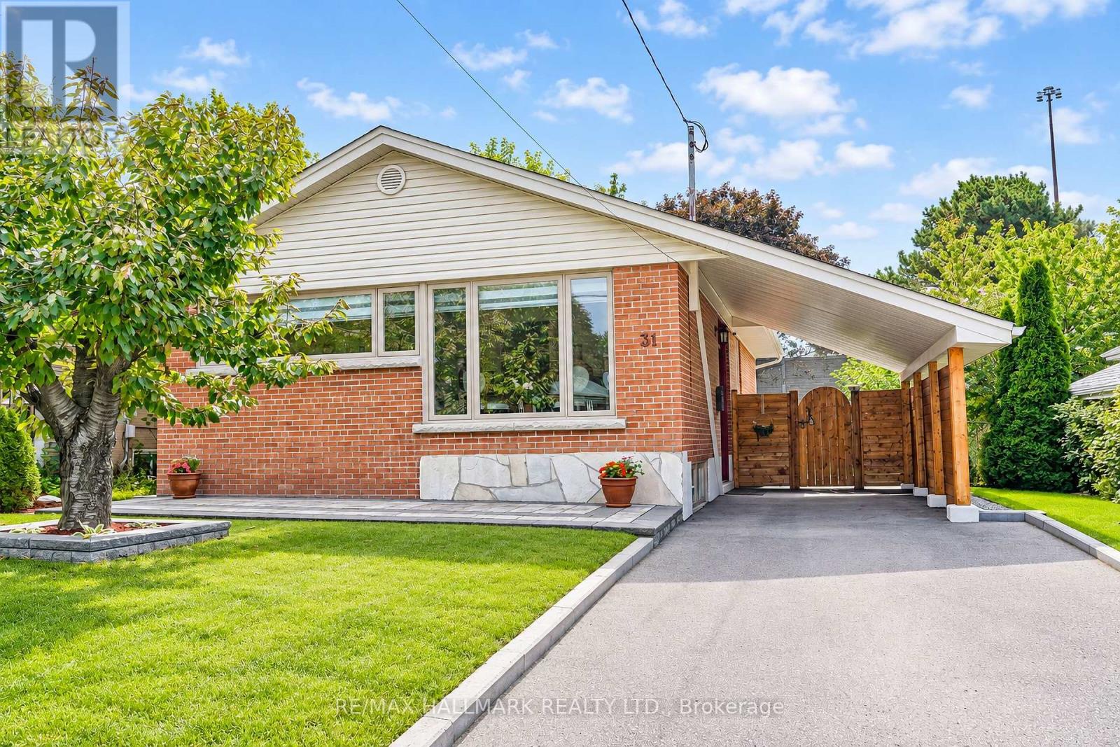 31 Wishing Well Drive, Toronto, Ontario  M1T 1H9 - Photo 1 - E13784400