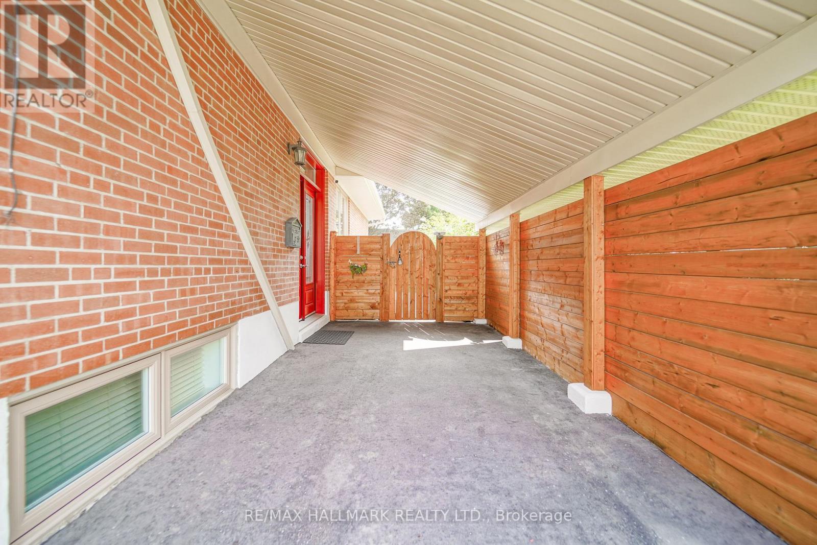 31 Wishing Well Drive, Toronto, Ontario  M1T 1H9 - Photo 3 - E13784400
