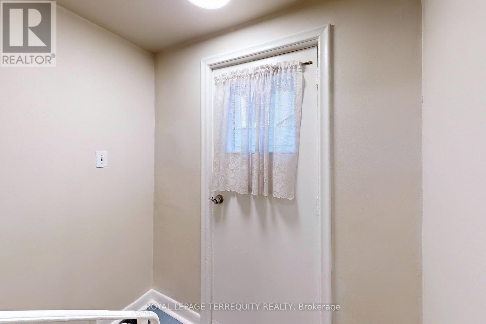 29 Love Crescent, Toronto, Ontario  M4E 1V6 - Photo 12 - E13784504