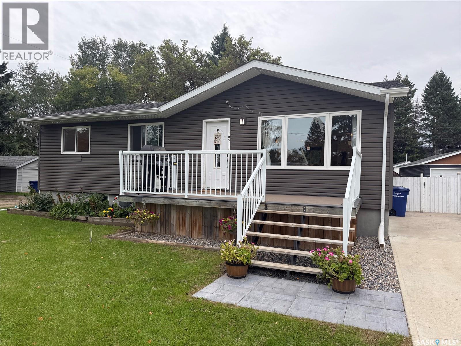 105 5th Street E, Nipawin, Saskatchewan  S0E 1E0 - Photo 1 - SK048382