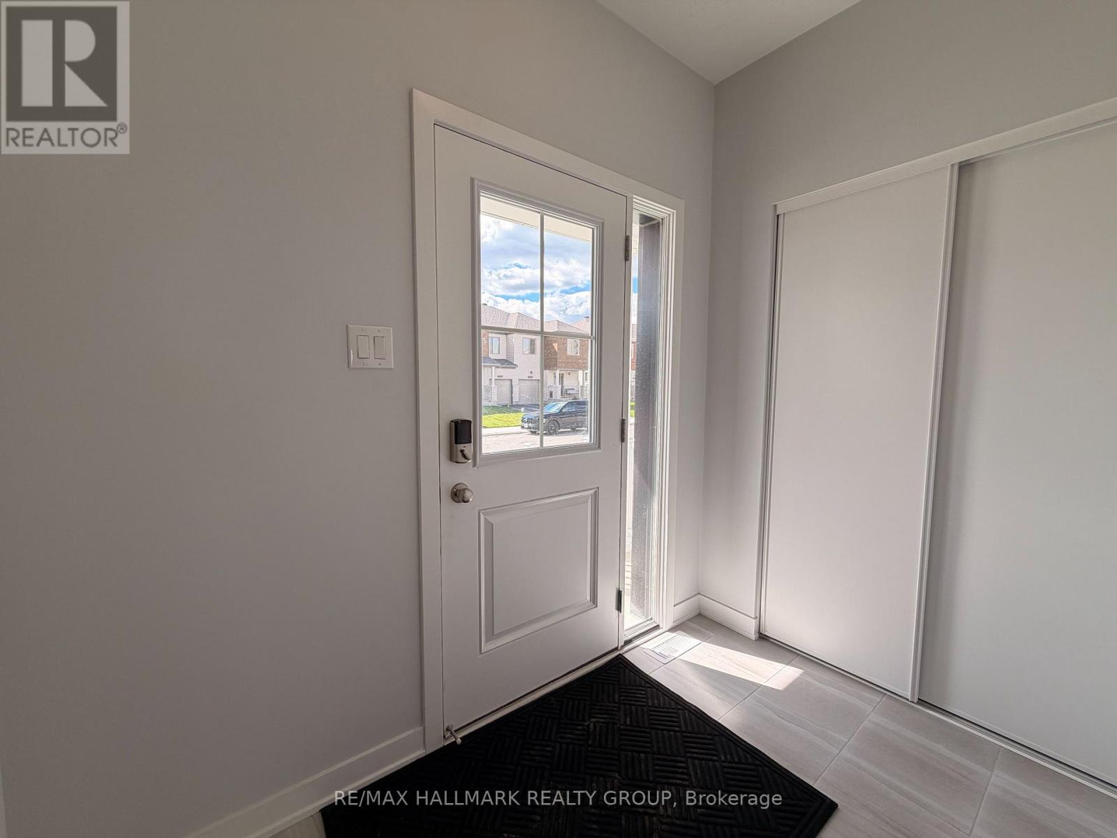 1047 Elixir Place, Ottawa, Ontario K2W 0P4 - Photo 3 - X13784370