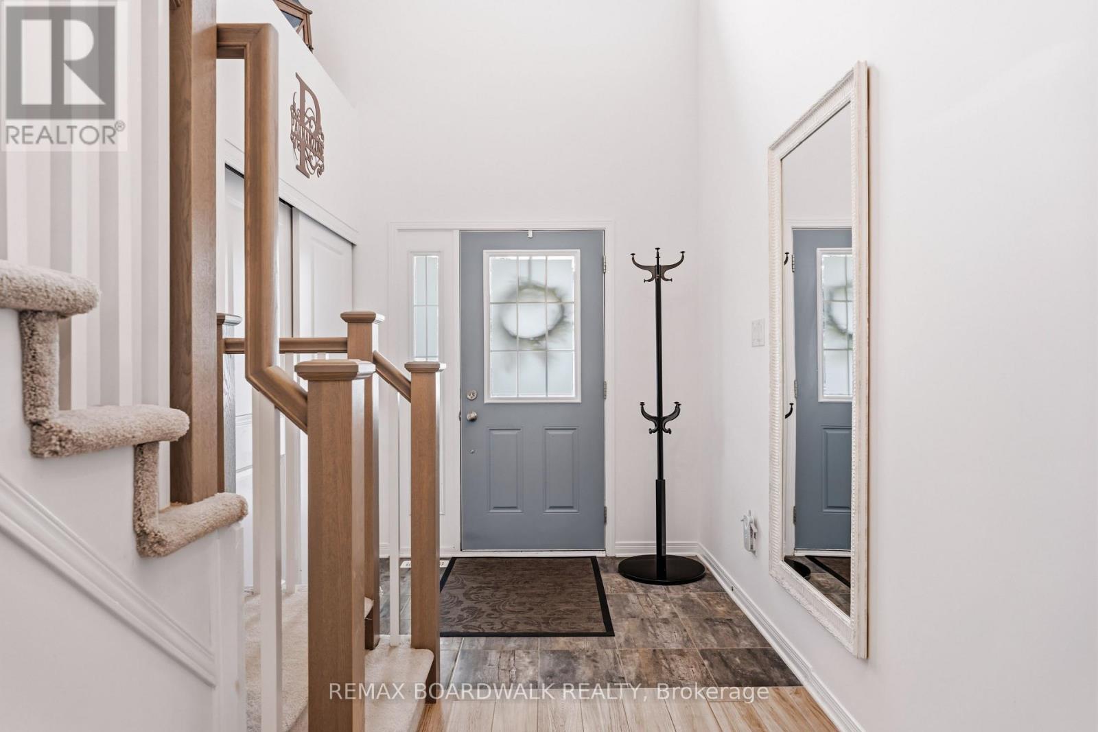 210 Pingwi Place, Ottawa, Ontario  K1X 0G1 - Photo 3 - X13784522