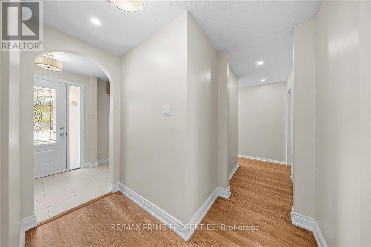104 Queensline Drive, Ottawa, Ontario  K2H 7J5 - Photo 4 - X13784524