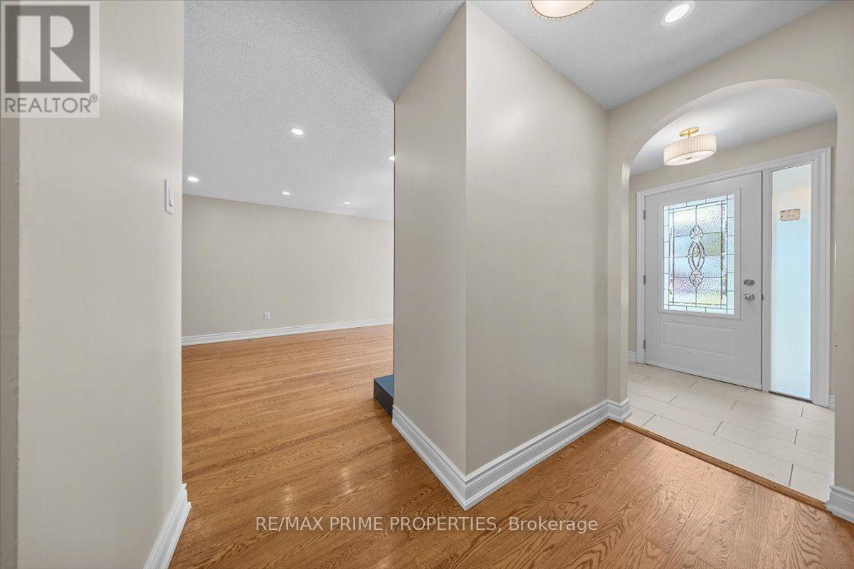 104 Queensline Drive, Ottawa, Ontario  K2H 7J5 - Photo 5 - X13784524