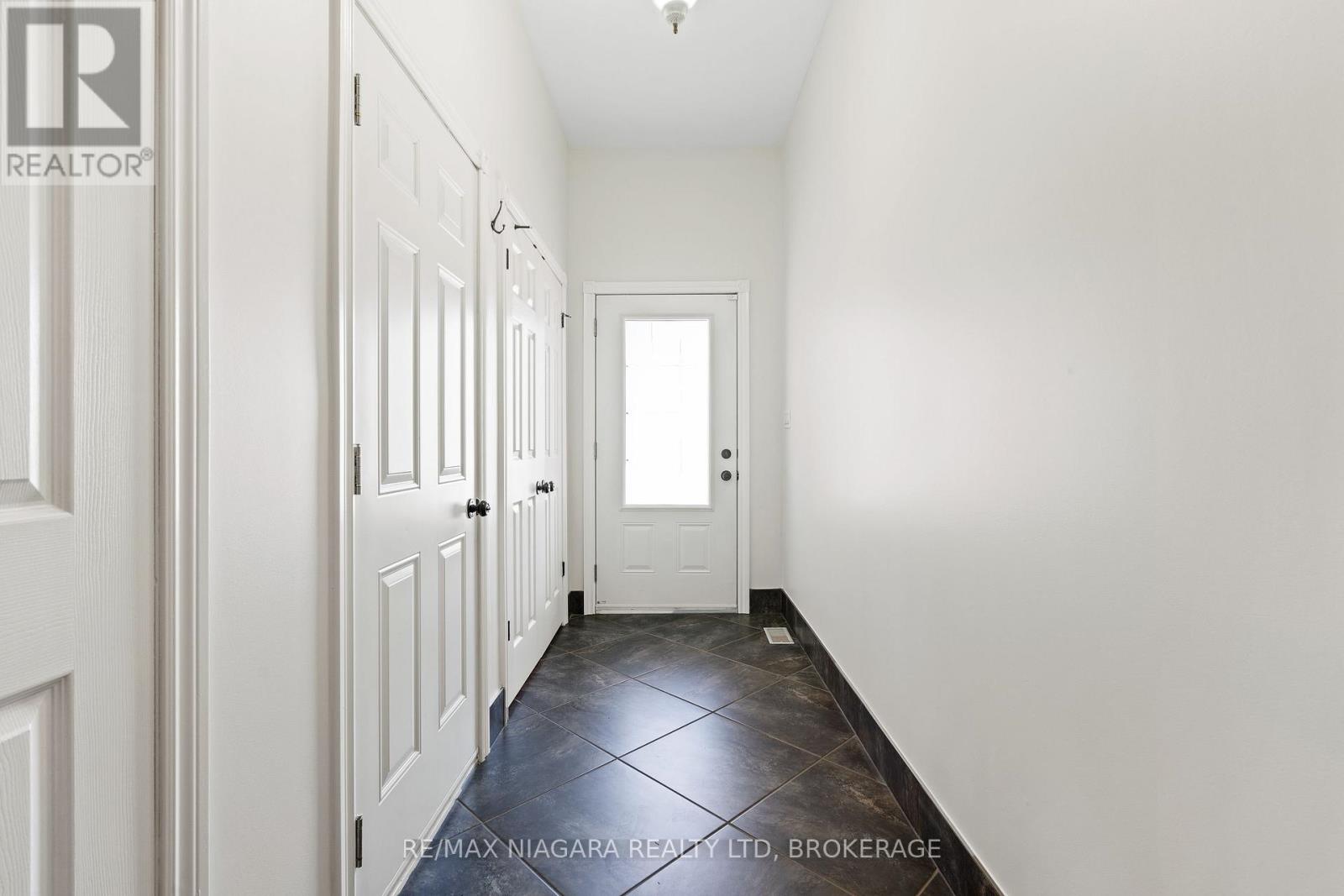 5671 Highland Avenue, Niagara Falls, Ontario  L2G 4X2 - Photo 4 - X13784292