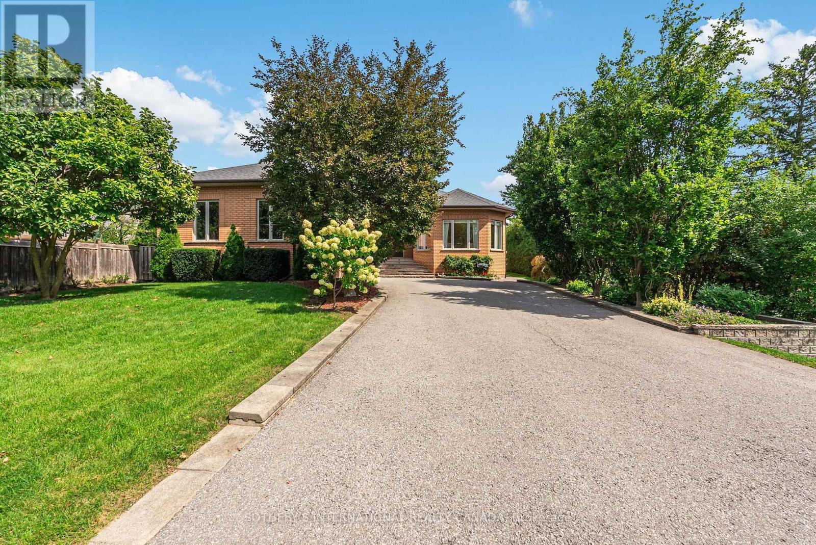 83 Burndean Court, Richmond Hill, Ontario L4C 9W5 - Photo 4 - N13784148