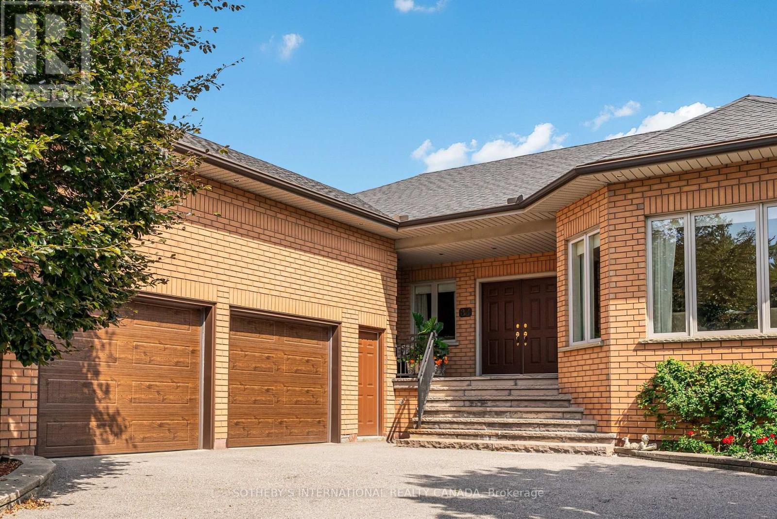 83 Burndean Court, Richmond Hill, Ontario L4C 9W5 - Photo 5 - N13784148