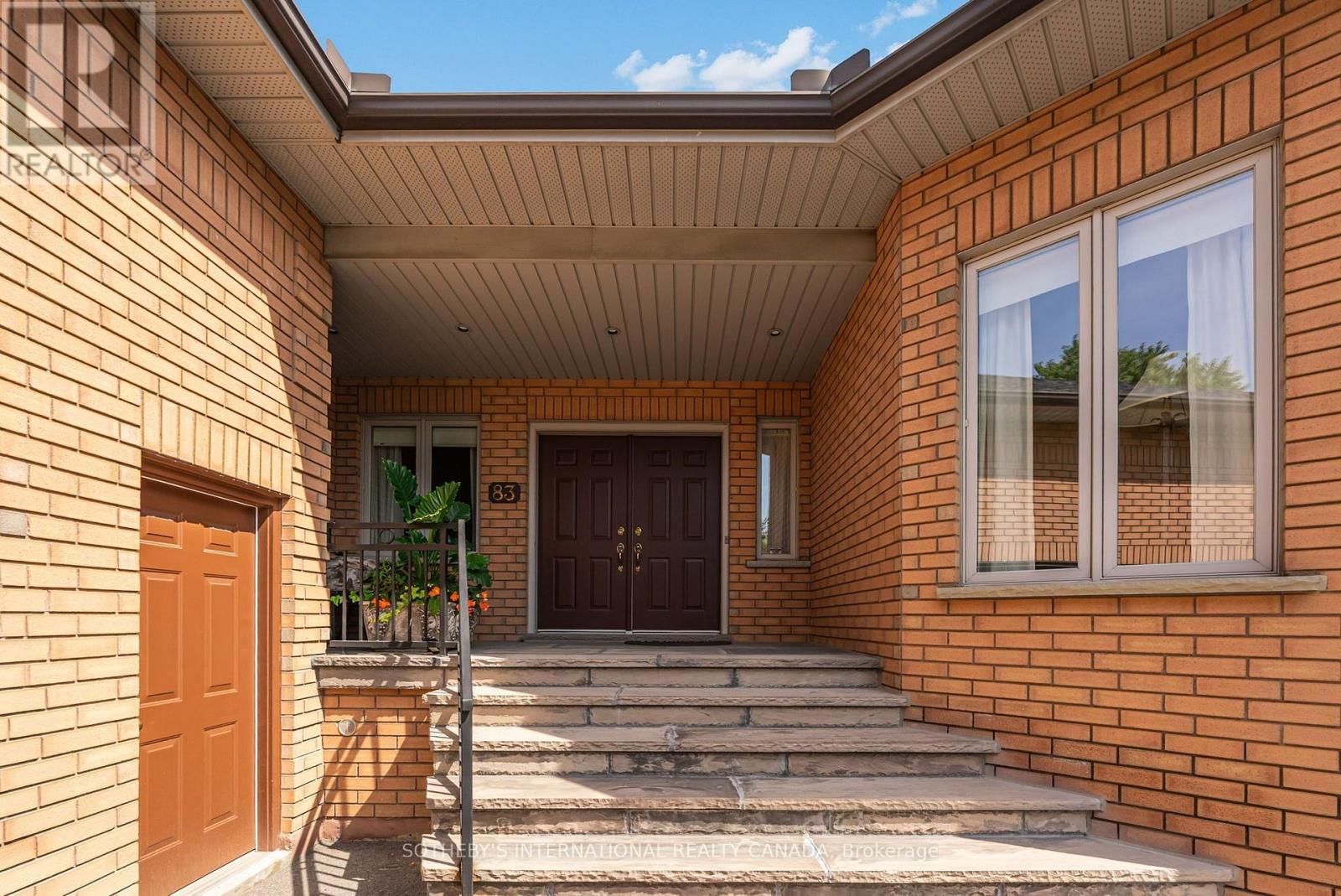 83 Burndean Court, Richmond Hill, Ontario L4C 9W5 - Photo 6 - N13784148