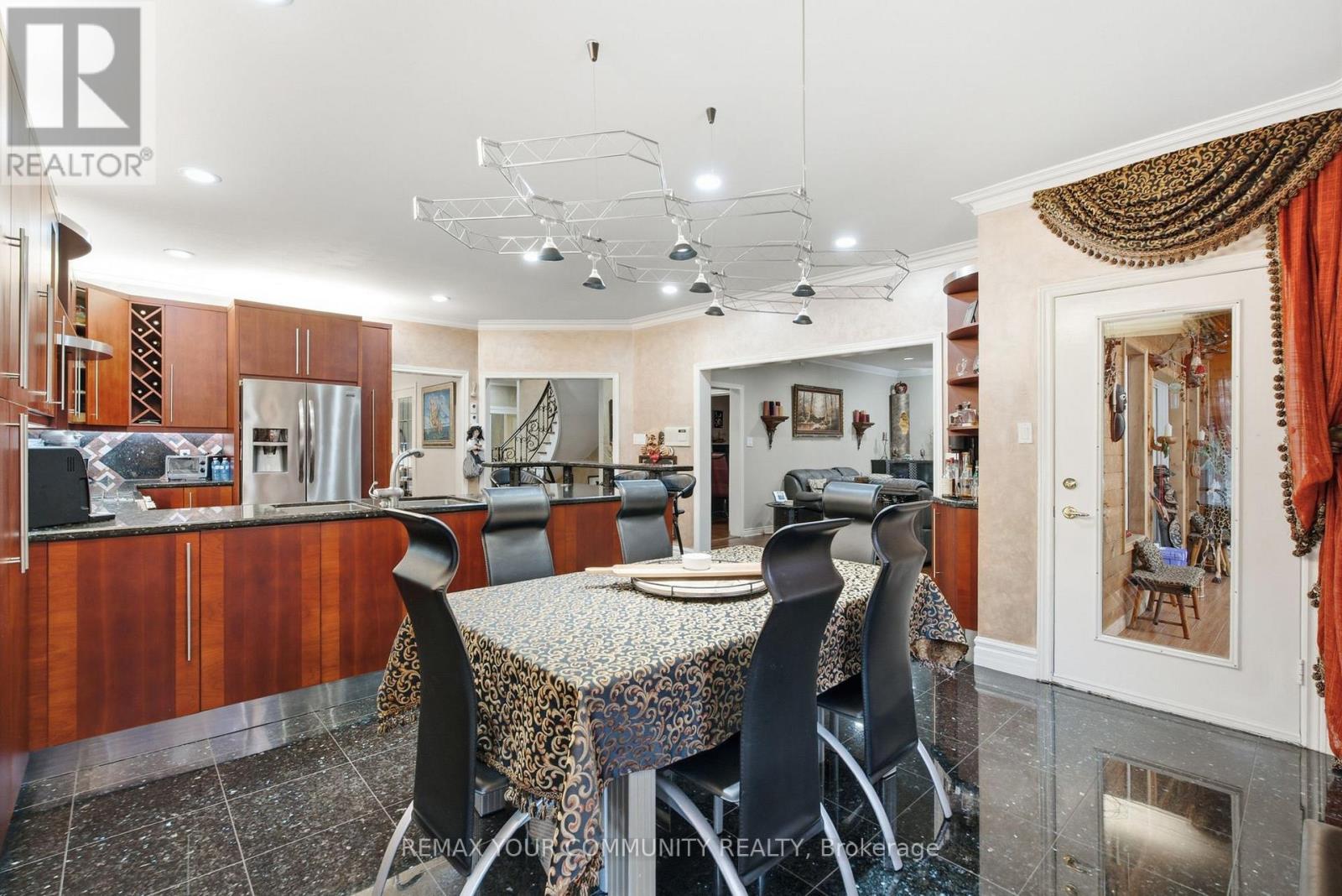 56a Roosevelt Drive, Richmond Hill, Ontario  L4C 6V4 - Photo 6 - N13784158