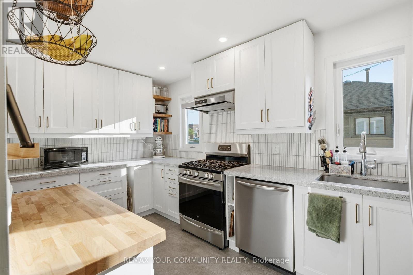 269 Rogers Road, Newmarket, Ontario  L3Y 1G5 - Photo 4 - N13784222