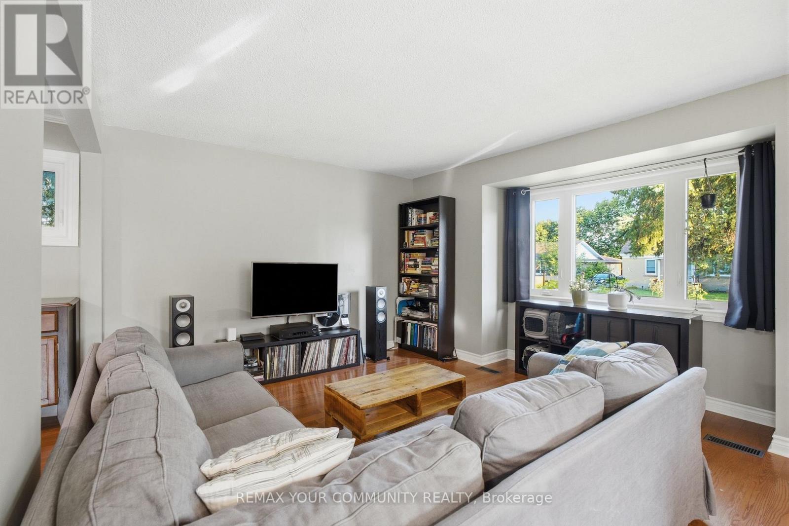 269 Rogers Road, Newmarket, Ontario  L3Y 1G5 - Photo 9 - N13784222