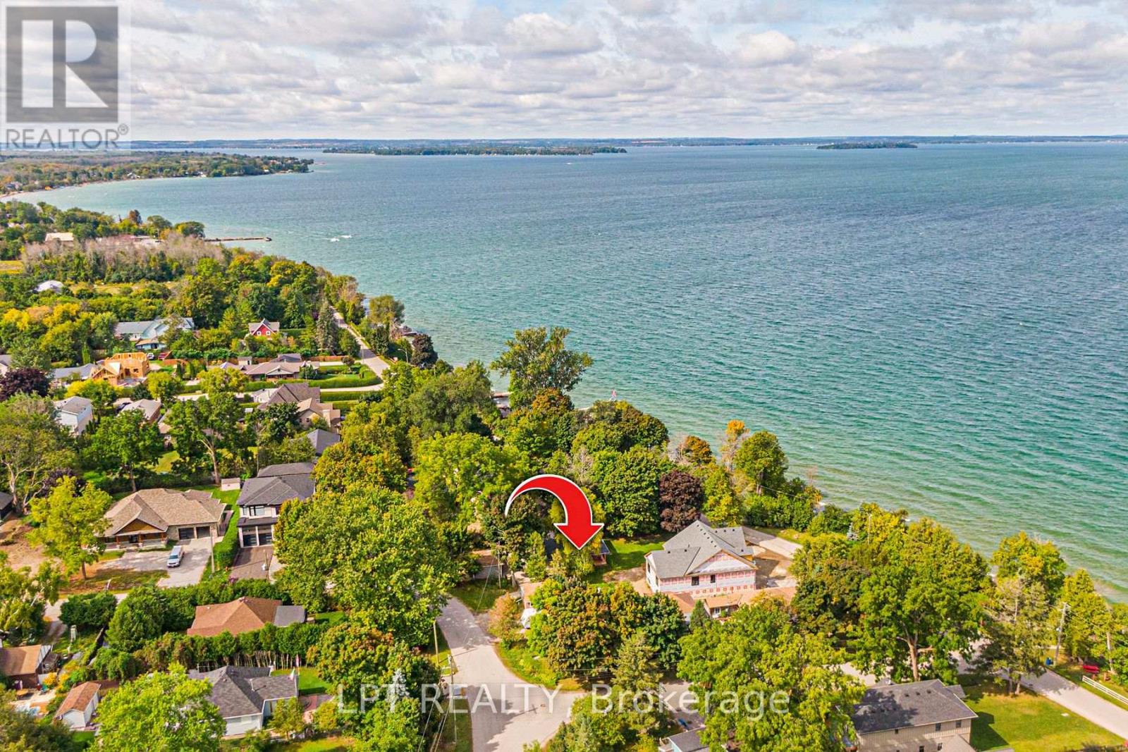 549 LAKE DRIVE E