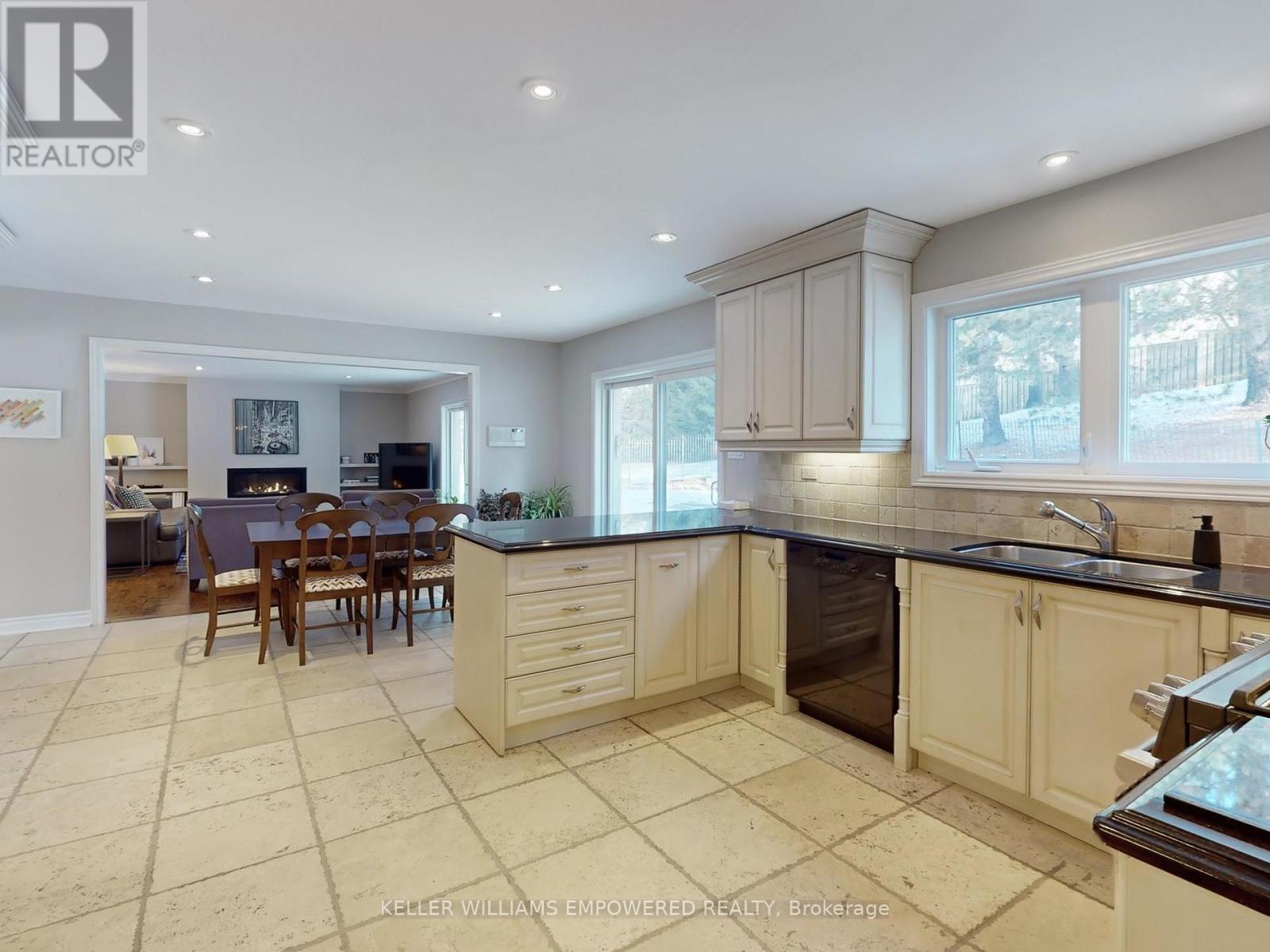 544 Woodland Acres Crescent, Vaughan, Ontario  L6A 1G2 - Photo 9 - N13784356
