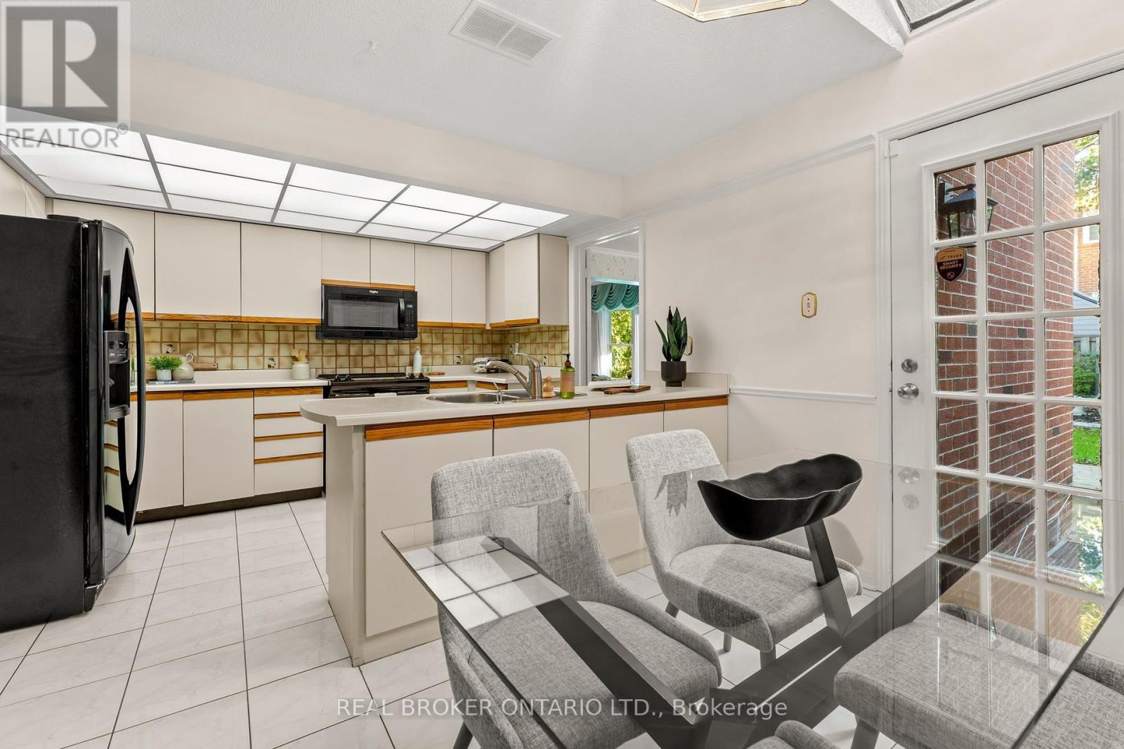 37 Jessica Gardens, Vaughan, Ontario  L4J 3G1 - Photo 14 - N13784430