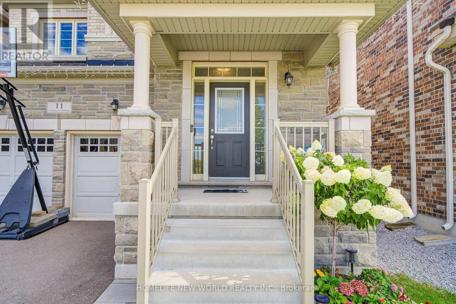 11 Conductor Avenue, Whitchurch-Stouffville, Ontario  L4A 4X5 - Photo 2 - N13784480