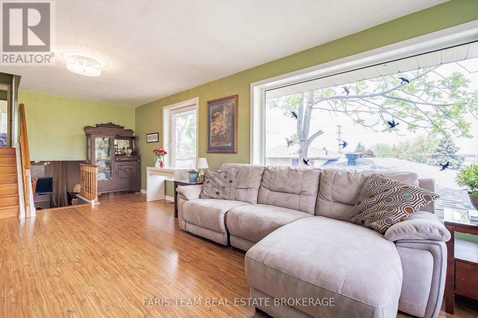 82 Bayview Drive, Barrie (Allandale Heights), Ontario  L4N 3P1 - Photo 14 - S13784338