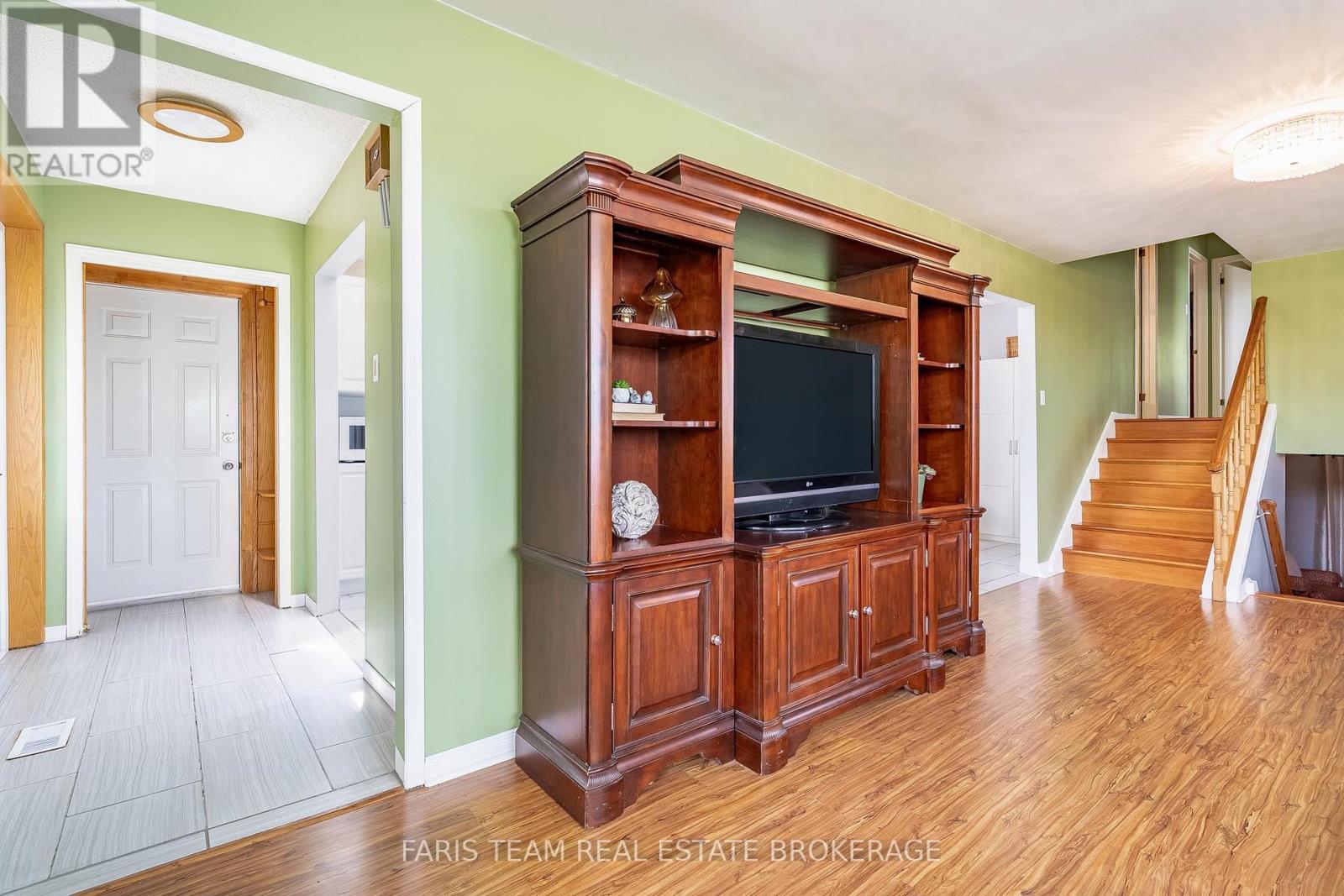 82 Bayview Drive, Barrie (Allandale Heights), Ontario  L4N 3P1 - Photo 15 - S13784338