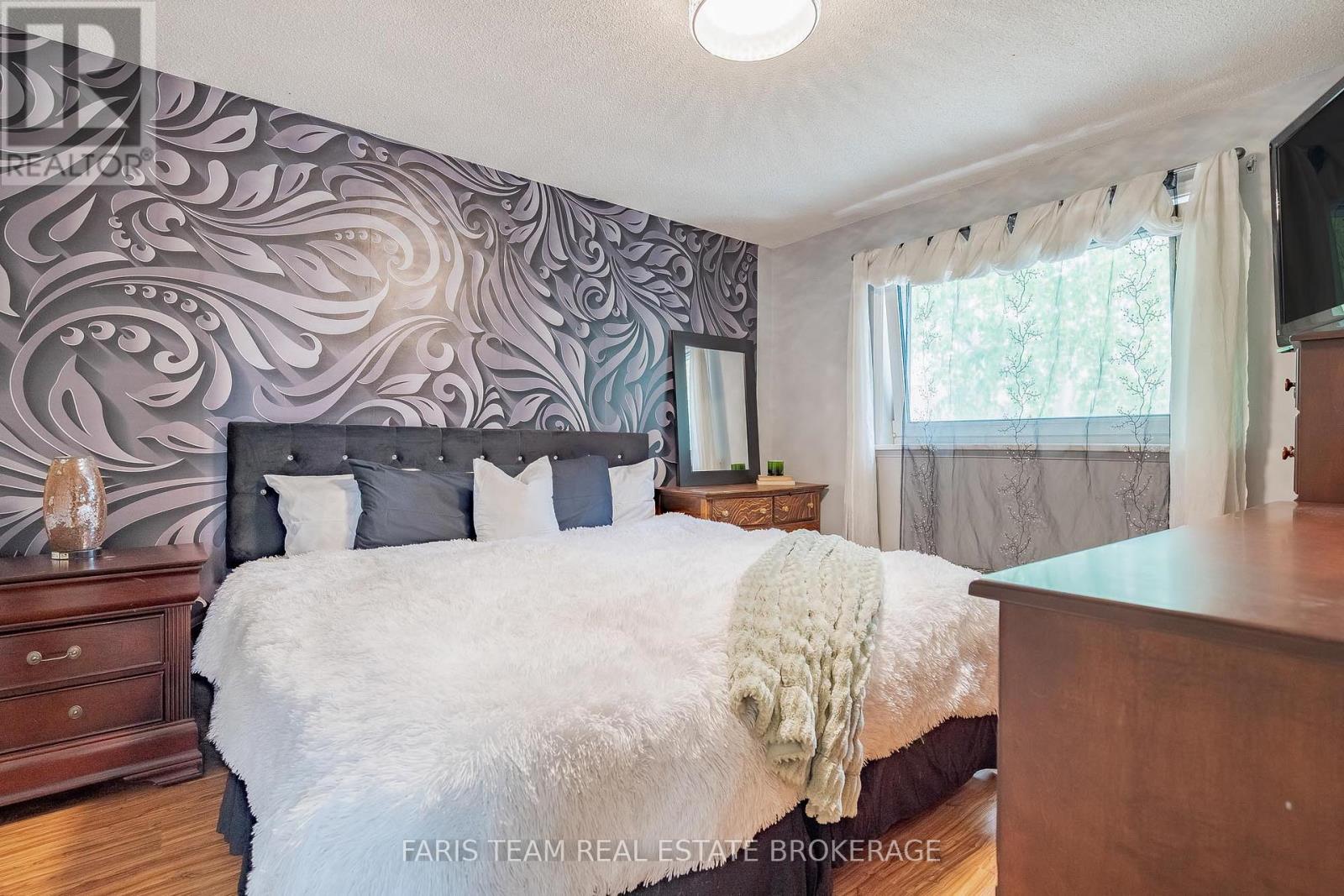 82 Bayview Drive, Barrie (Allandale Heights), Ontario  L4N 3P1 - Photo 18 - S13784338