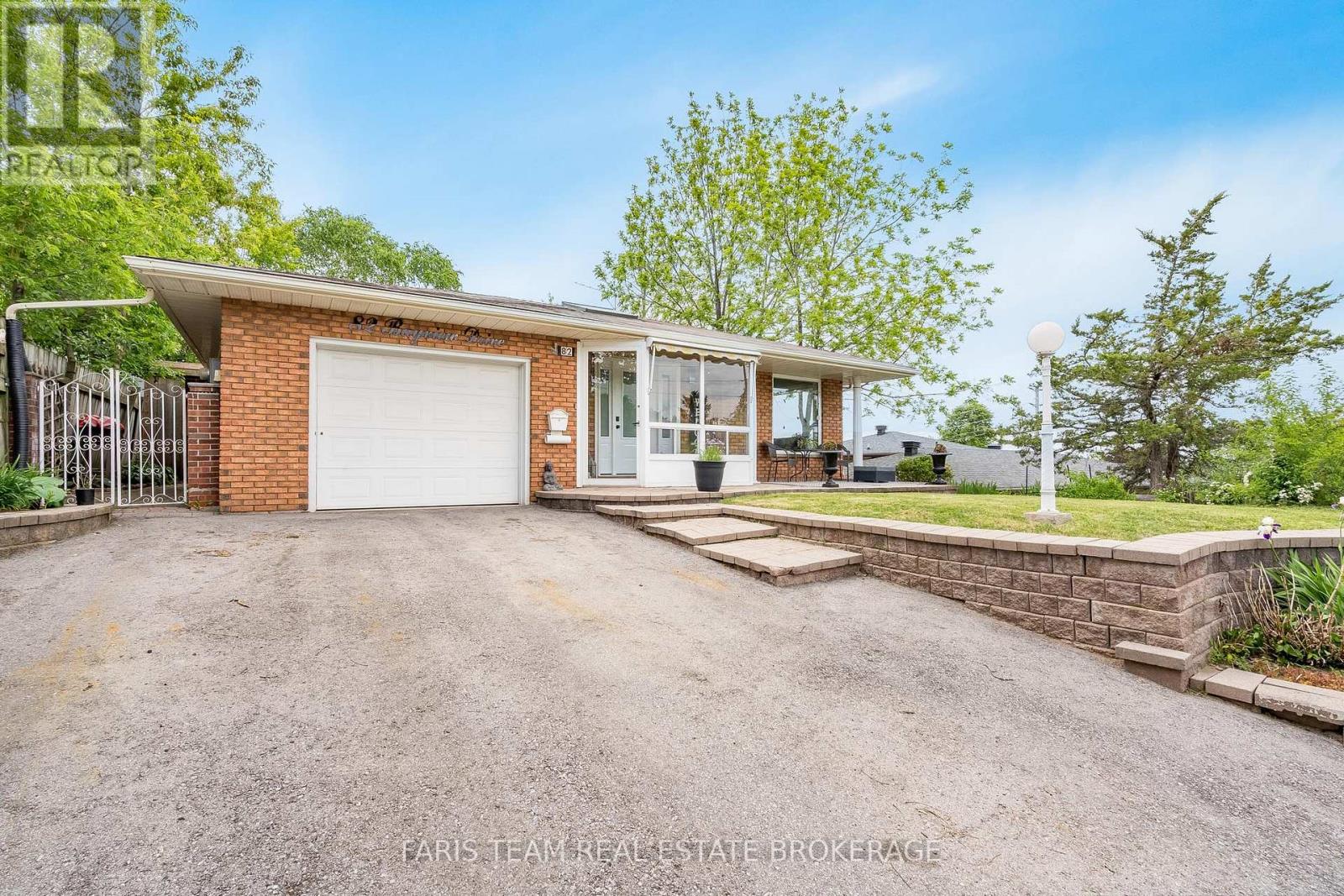 82 Bayview Drive, Barrie (Allandale Heights), Ontario  L4N 3P1 - Photo 2 - S13784338