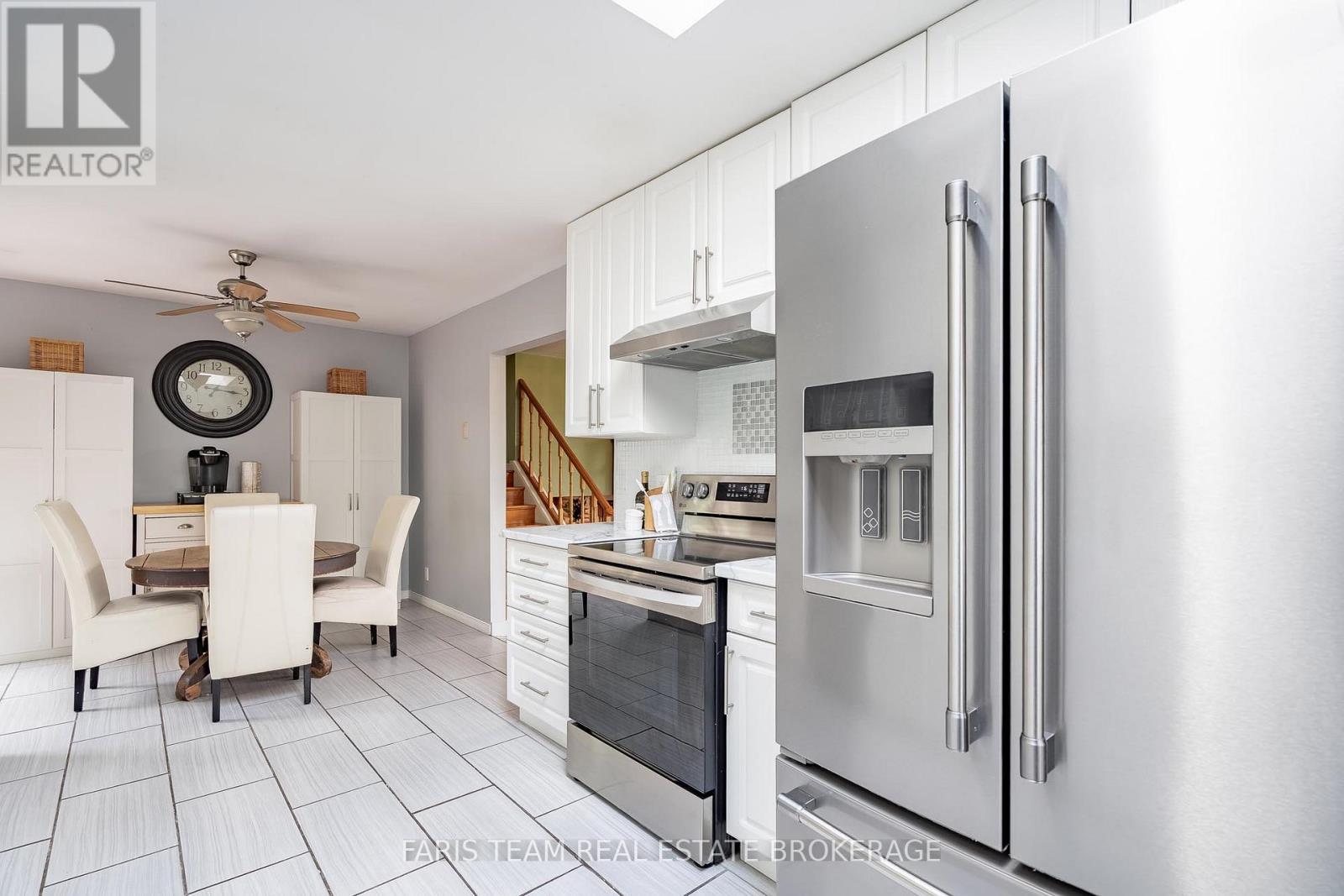 82 Bayview Drive, Barrie (Allandale Heights), Ontario  L4N 3P1 - Photo 5 - S13784338