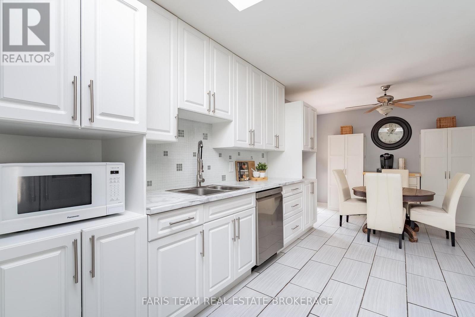 82 Bayview Drive, Barrie (Allandale Heights), Ontario  L4N 3P1 - Photo 6 - S13784338