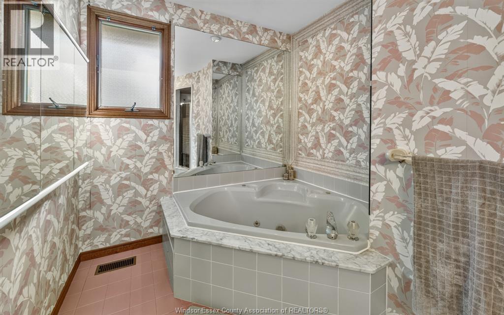 1748 Hebert Street, Tecumseh, Ontario  N8N 4G2 - Photo 19 - 26022376