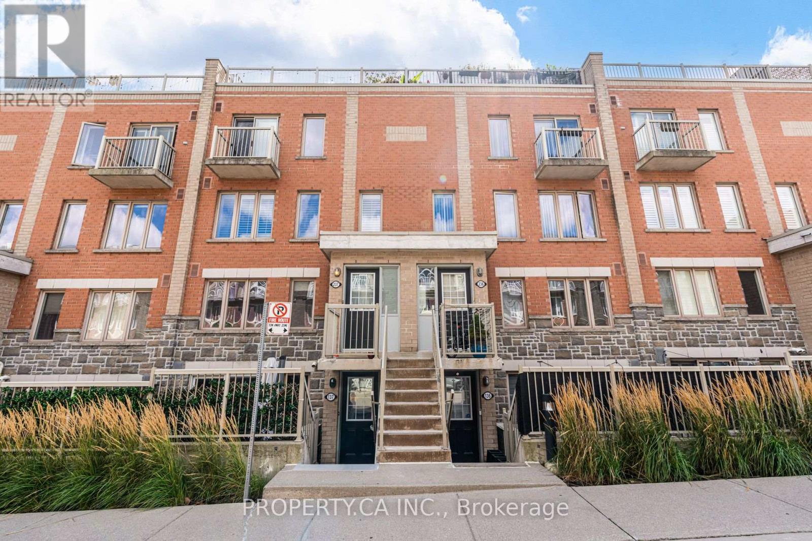 237 - 25 TURNTABLE CRESCENT, Toronto, Ontario