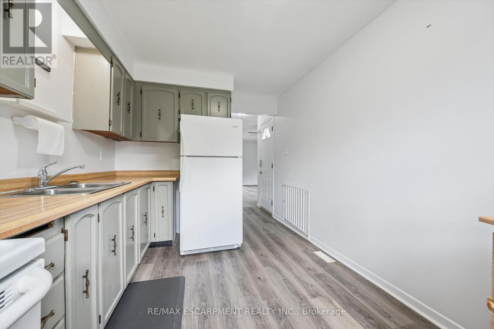 66 Banbury Road, Brantford, Ontario  N3P 1C3 - Photo 11 - X13784128