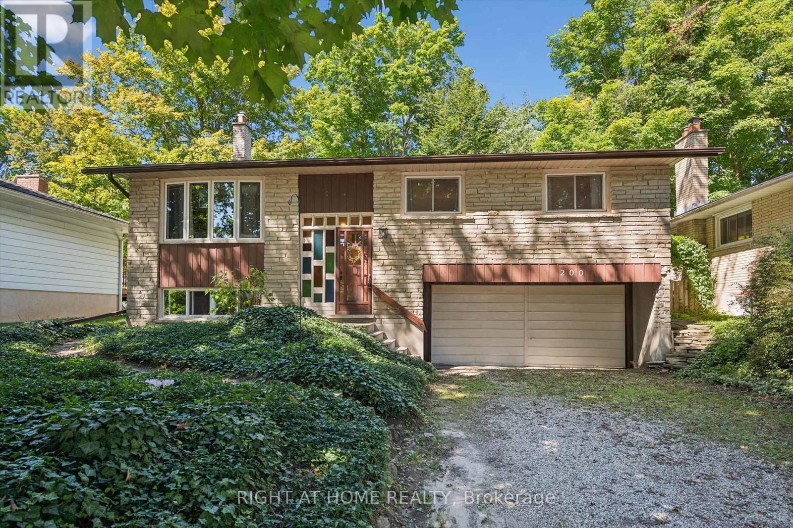 200 Cedarbrae Avenue, Waterloo, Ontario  N2L 4S5 - Photo 1 - X13784334