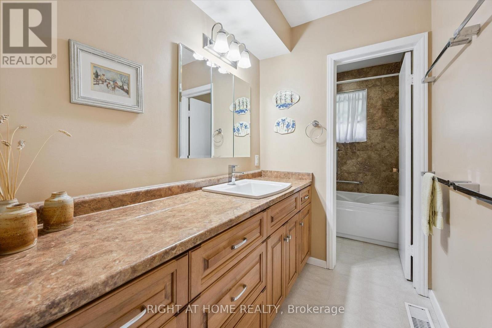 200 Cedarbrae Avenue, Waterloo, Ontario  N2L 4S5 - Photo 19 - X13784334