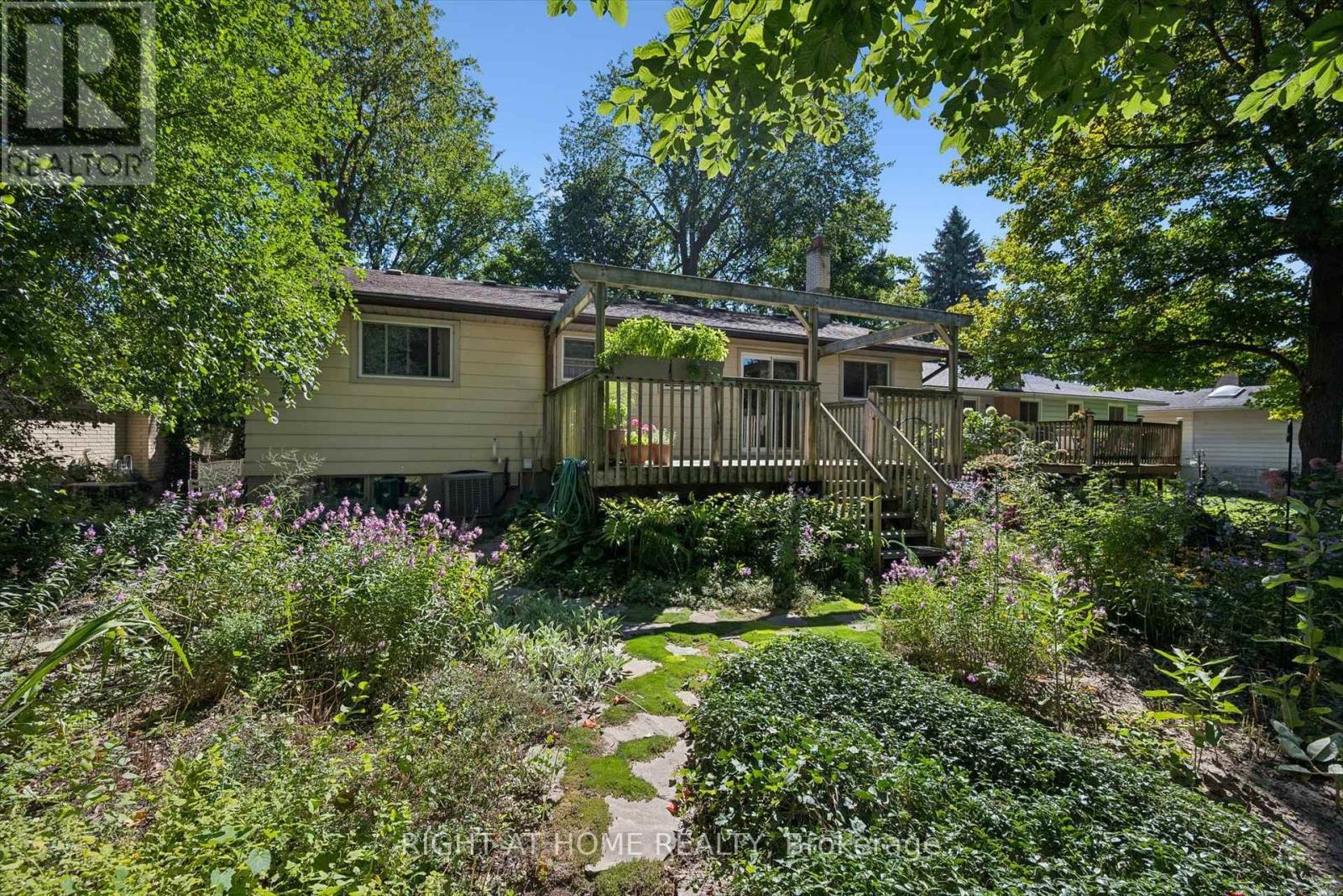 200 Cedarbrae Avenue, Waterloo, Ontario  N2L 4S5 - Photo 35 - X13784334
