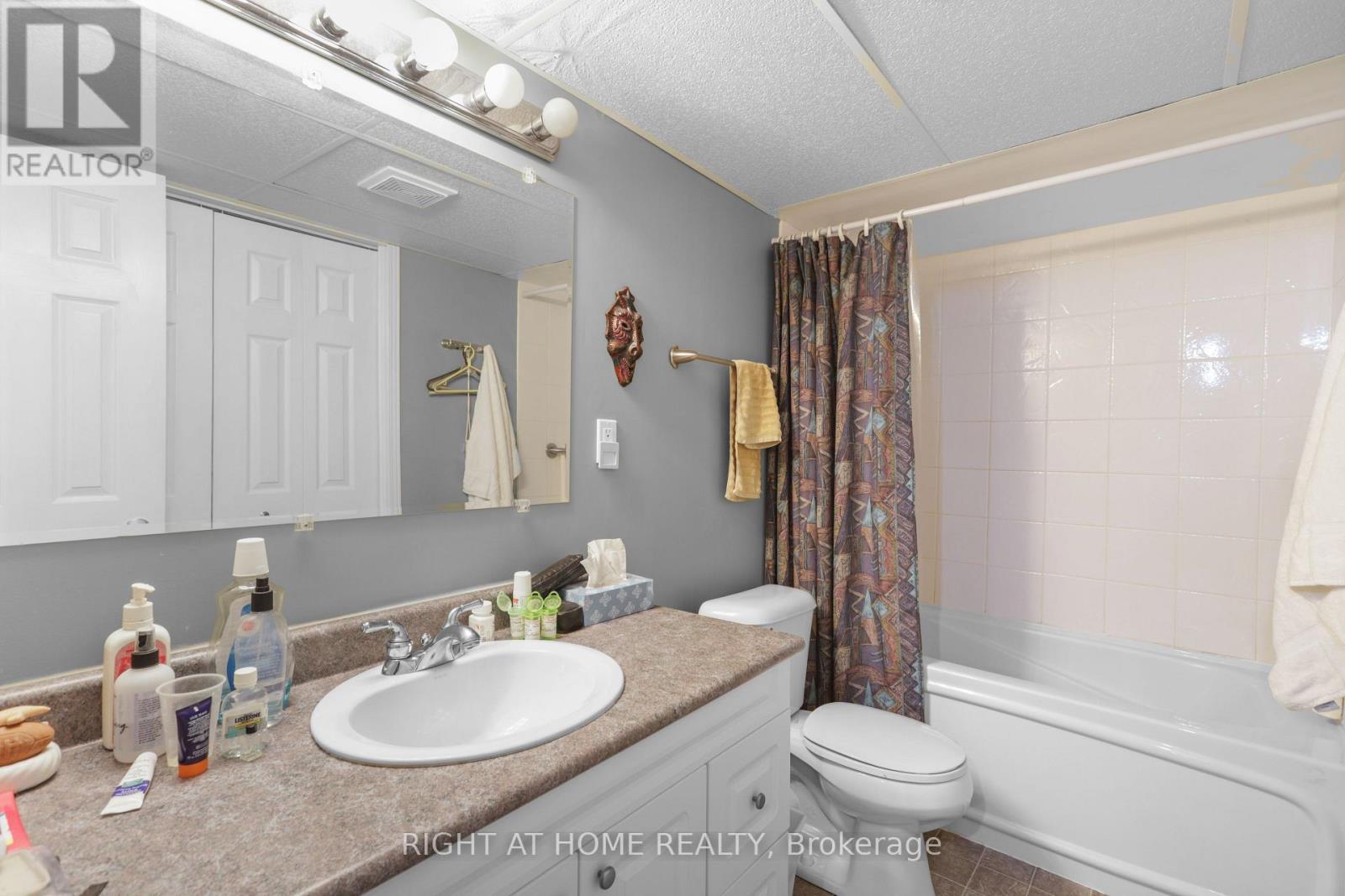 12 - 215 North Centre Road, London North, Ontario  N5X 4E3 - Photo 24 - X13784782