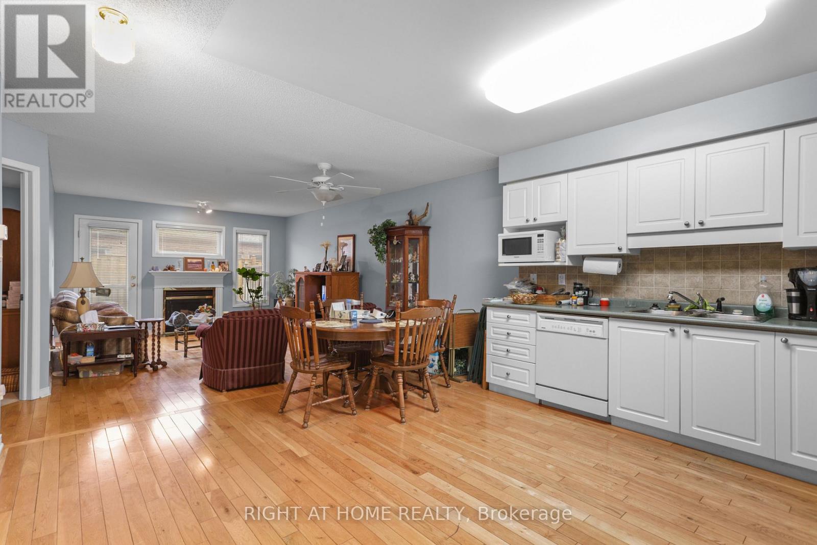 12 - 215 North Centre Road, London North, Ontario  N5X 4E3 - Photo 6 - X13784782