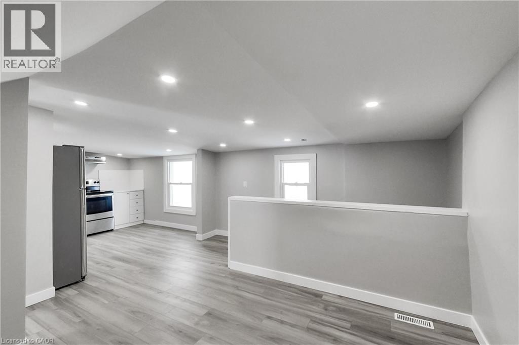 229 PARKDALE Avenue N photo 36