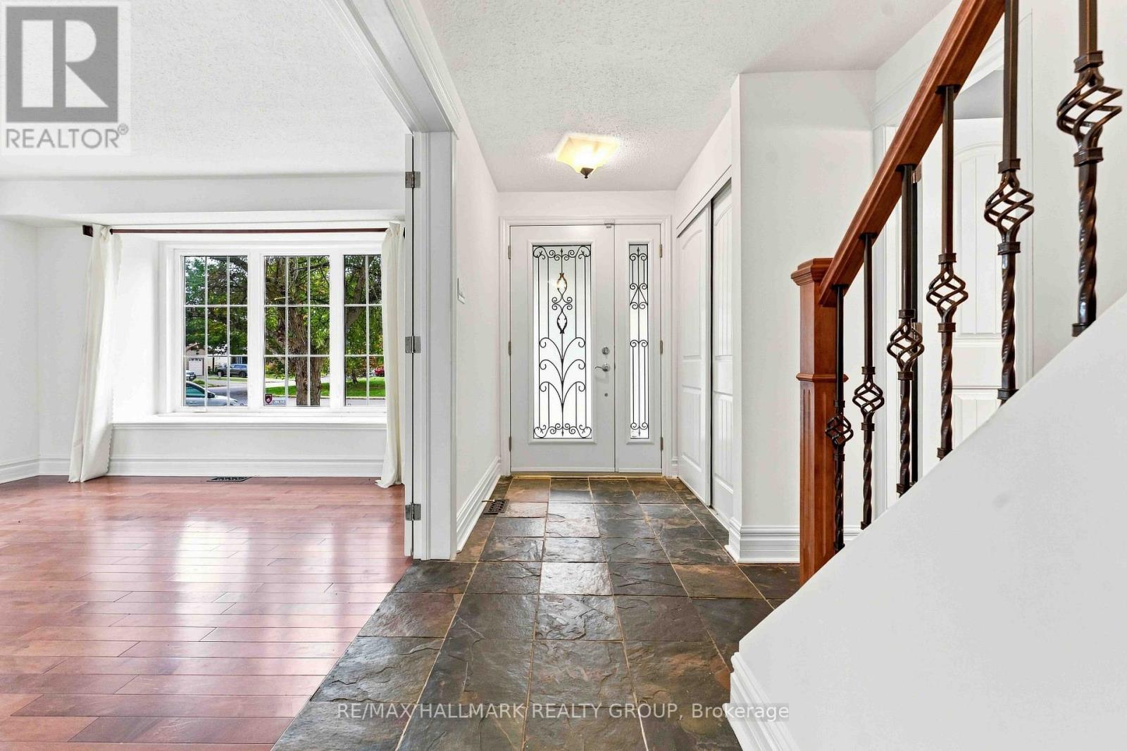475 Duvernay Drive, Ottawa, Ontario K1E 2N7 - Photo 2 - X13784680