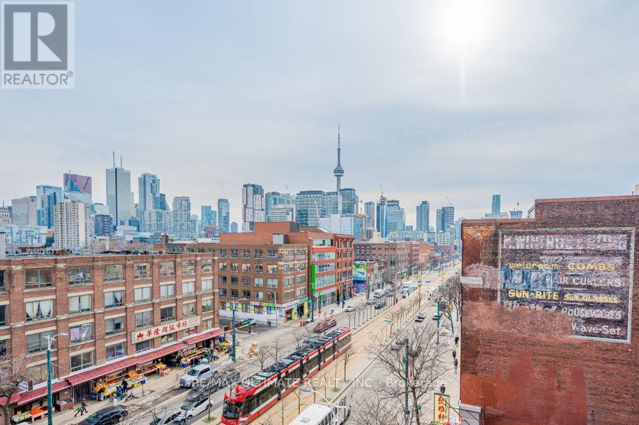 809 - 10 WILLISON SQUARE, Toronto, Ontario
