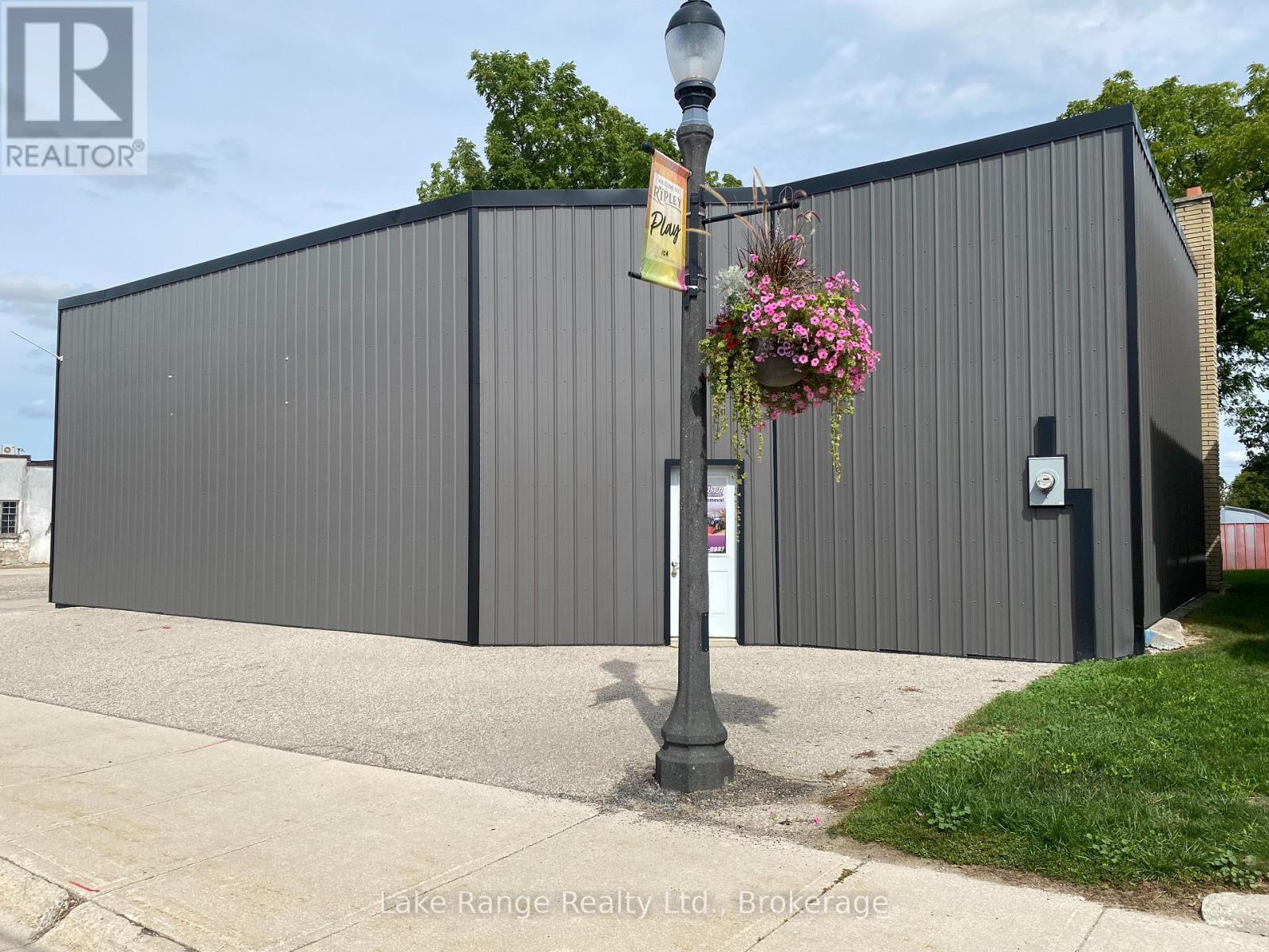 39 Queen Street, Huron-Kinloss, Ontario  N0G 2R0 - Photo 2 - X13784642