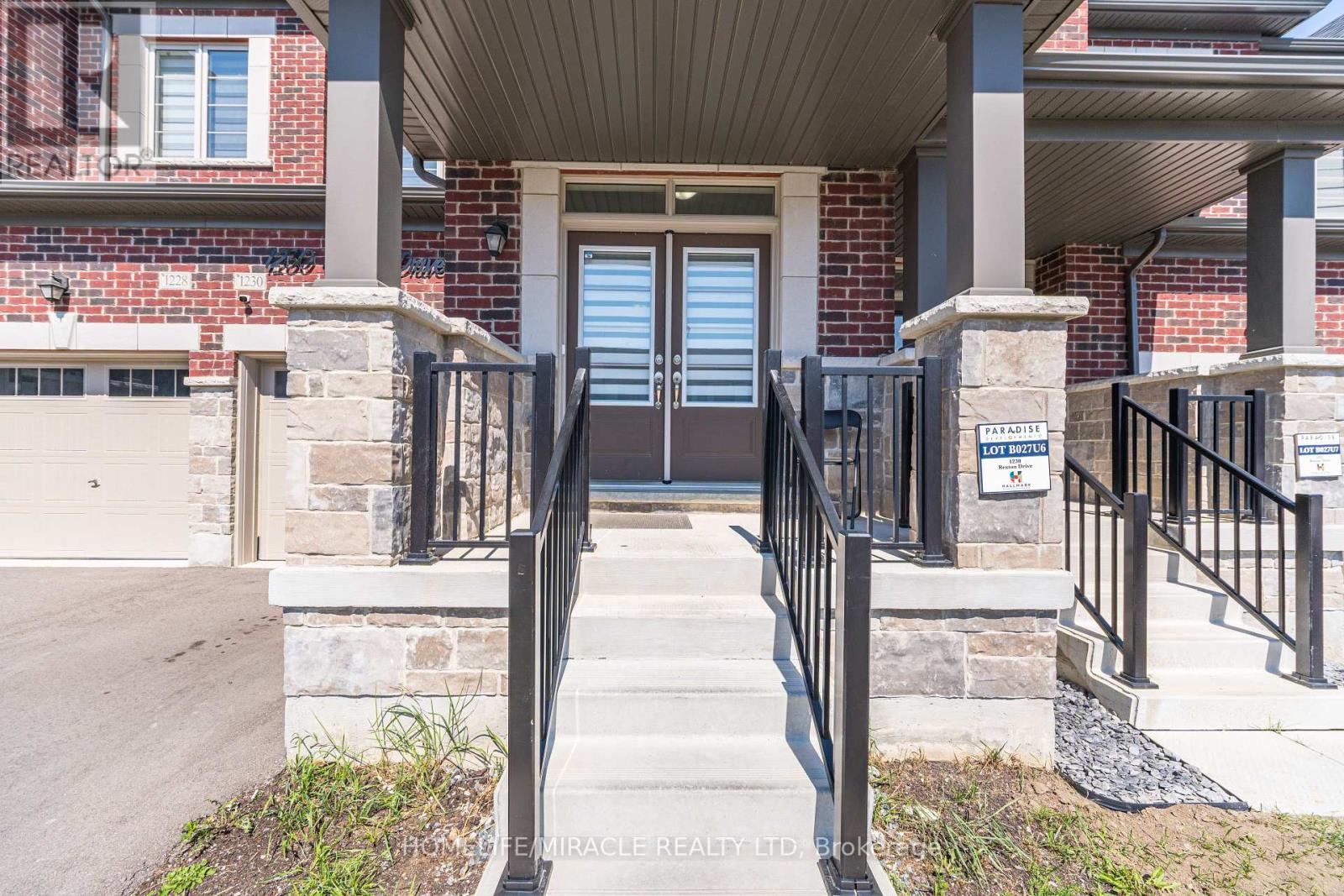 1230 Rexton Drive, Oshawa, Ontario  L1L 0T3 - Photo 3 - E13784614