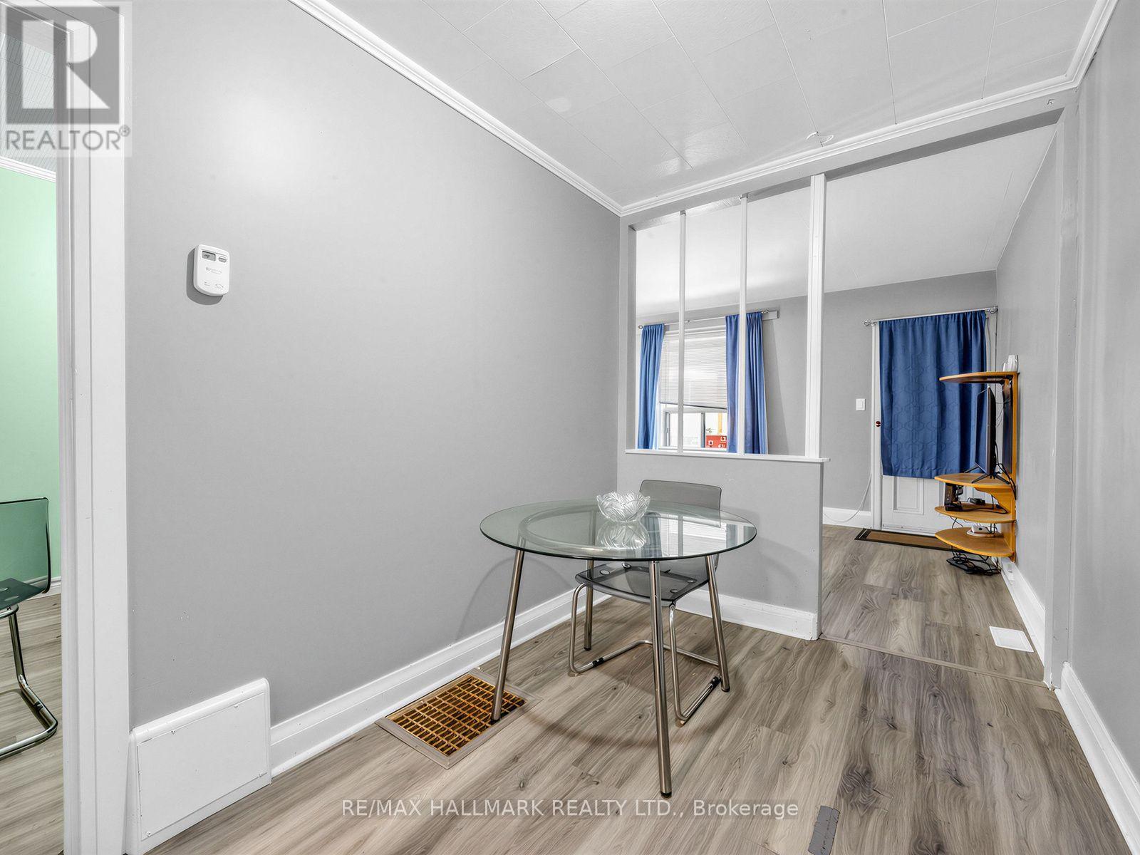 201 Linsmore Crescent, Toronto, Ontario  M4J 4L5 - Photo 10 - E13784746
