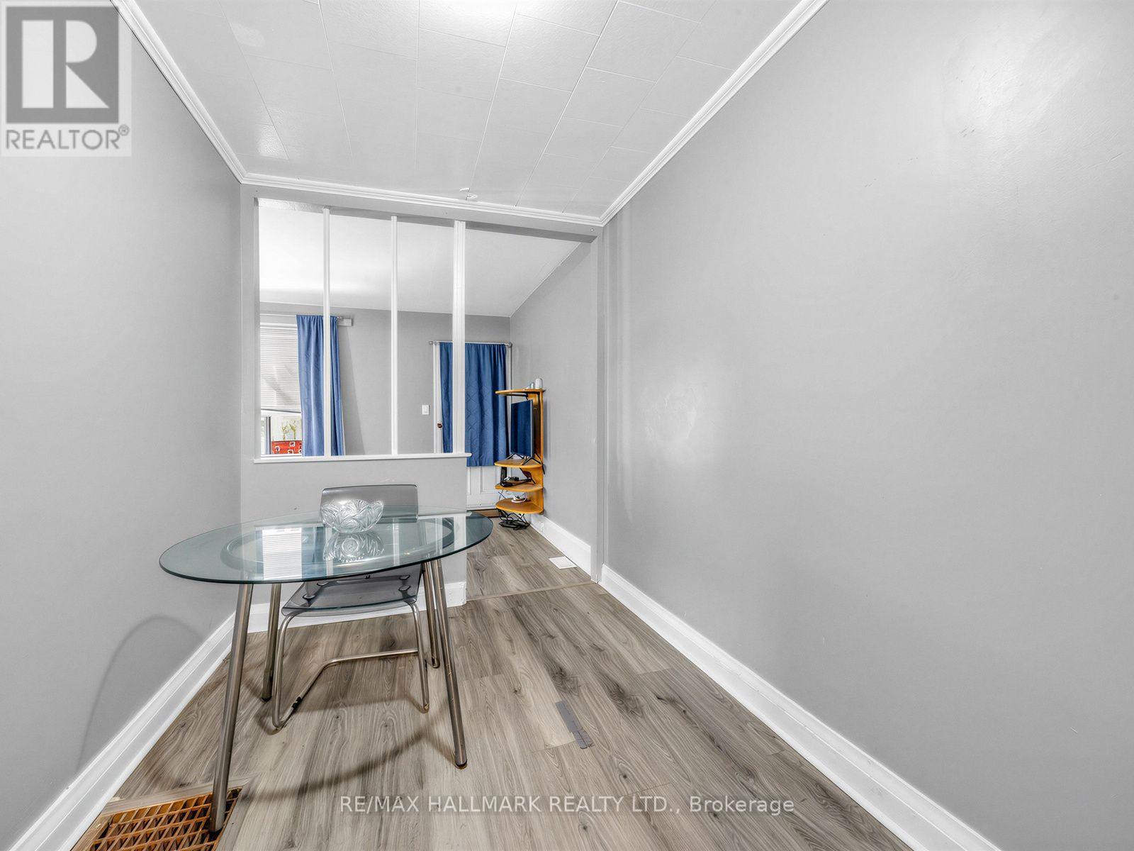 201 Linsmore Crescent, Toronto, Ontario  M4J 4L5 - Photo 11 - E13784746