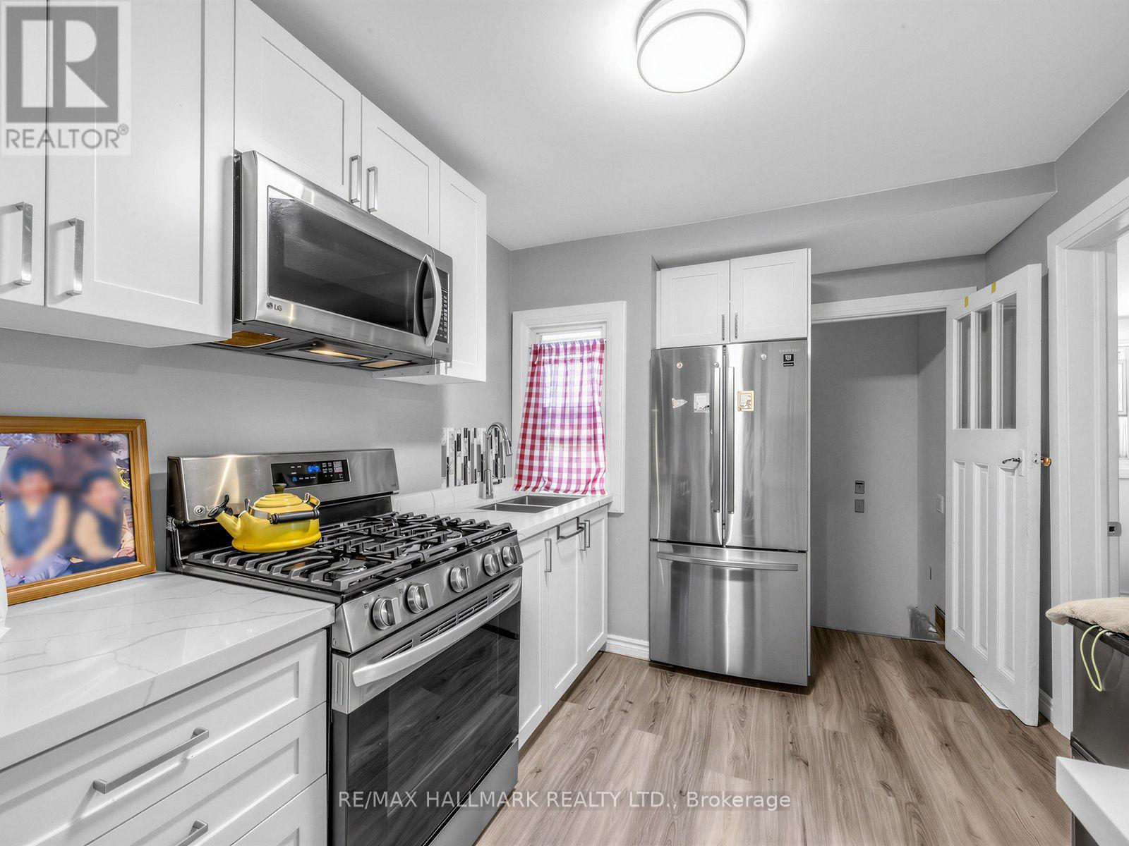 201 Linsmore Crescent, Toronto, Ontario  M4J 4L5 - Photo 12 - E13784746