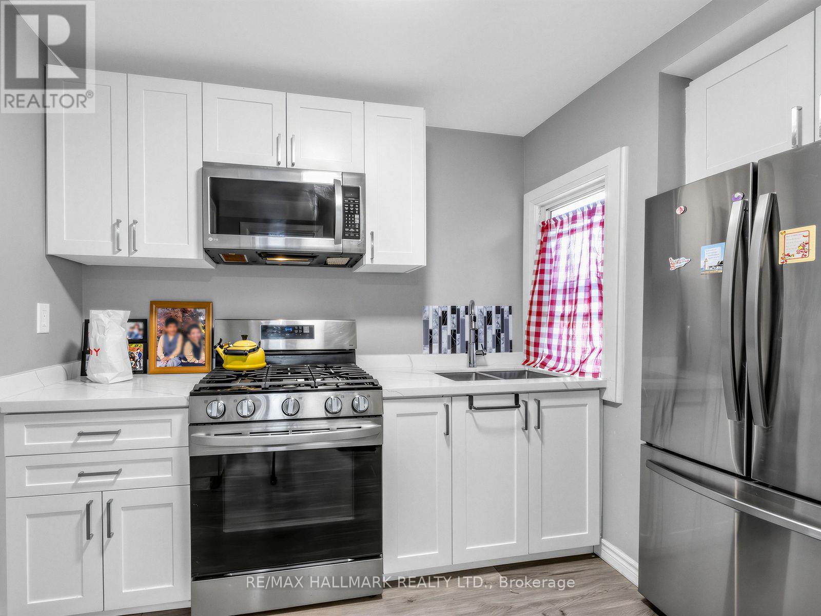 201 Linsmore Crescent, Toronto, Ontario  M4J 4L5 - Photo 14 - E13784746