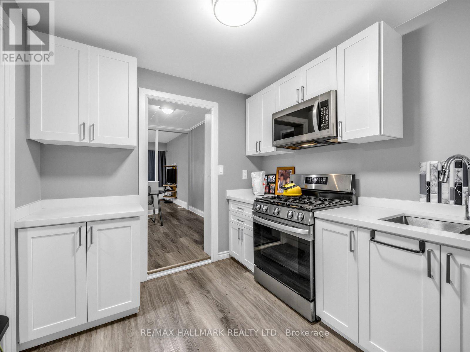 201 Linsmore Crescent, Toronto, Ontario  M4J 4L5 - Photo 15 - E13784746
